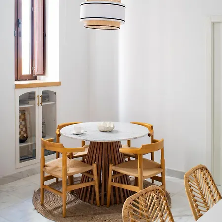 Unika Homes Puerta De La Maestranza アパート